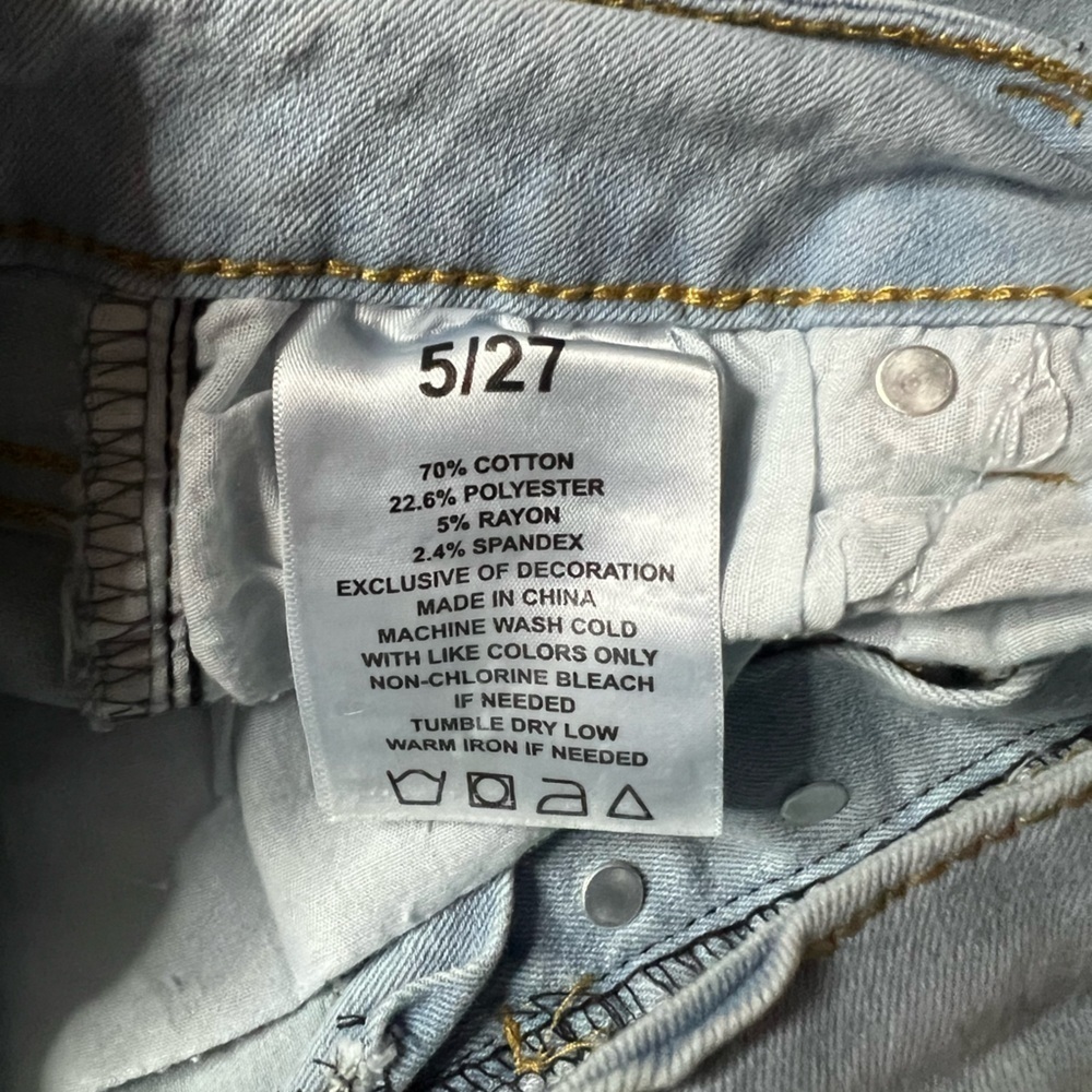 Juniors size 5 Celebrity Ace Distressed Flare Jeans - Picture 5 of 8
